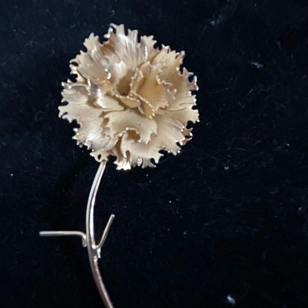 Elegant Giovanni Gold Floral Brooch